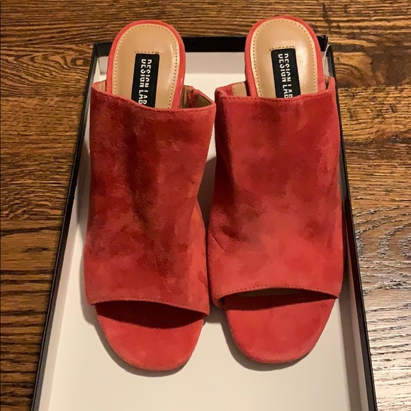 Red mules with floral design - Picture 2 of 5